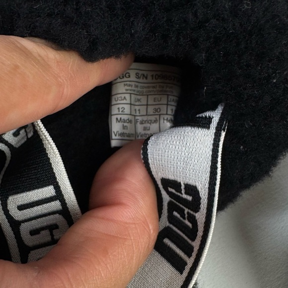 UGG Kids Black Fluff Yeah Slide Fuzzy Slippers‎ Size 12 - Picture 9 of 10